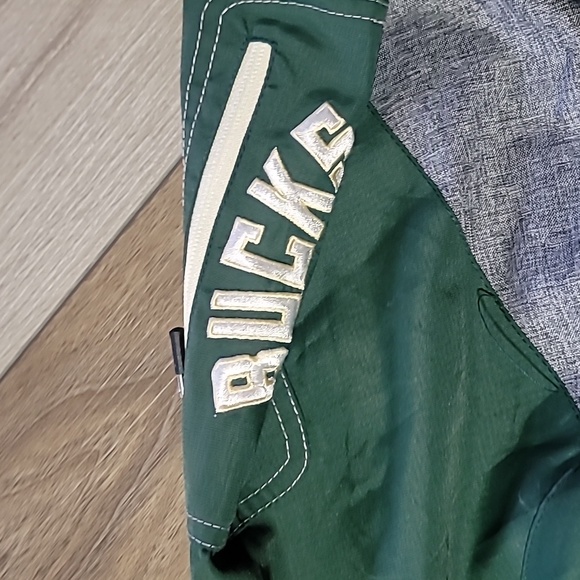 CARL BANKS MILWAUKEE BUCKS PULLOVER SWEATER SIZE MEDIUM MENS - Picture 8 of 9